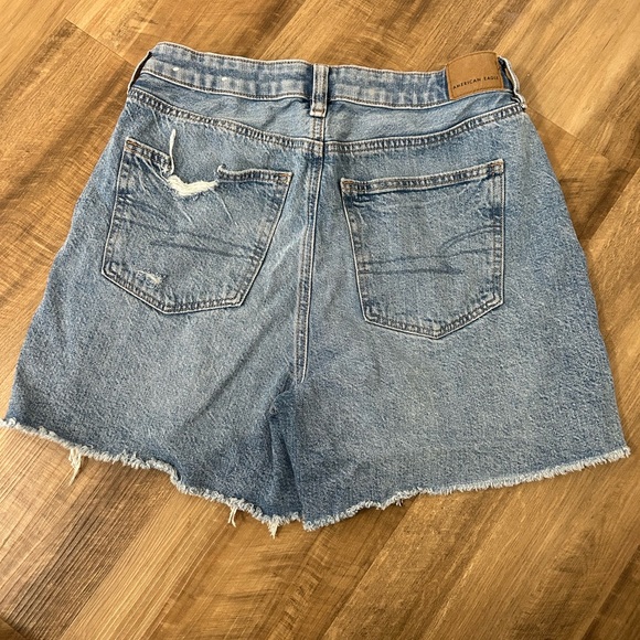 American Eagle Baggy Mom Shorts Size 4 - Picture 3 of 5